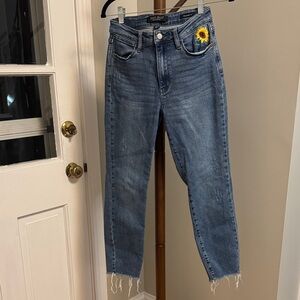 Judy Blue Cropped Denim Jeans with Sunflower Detail